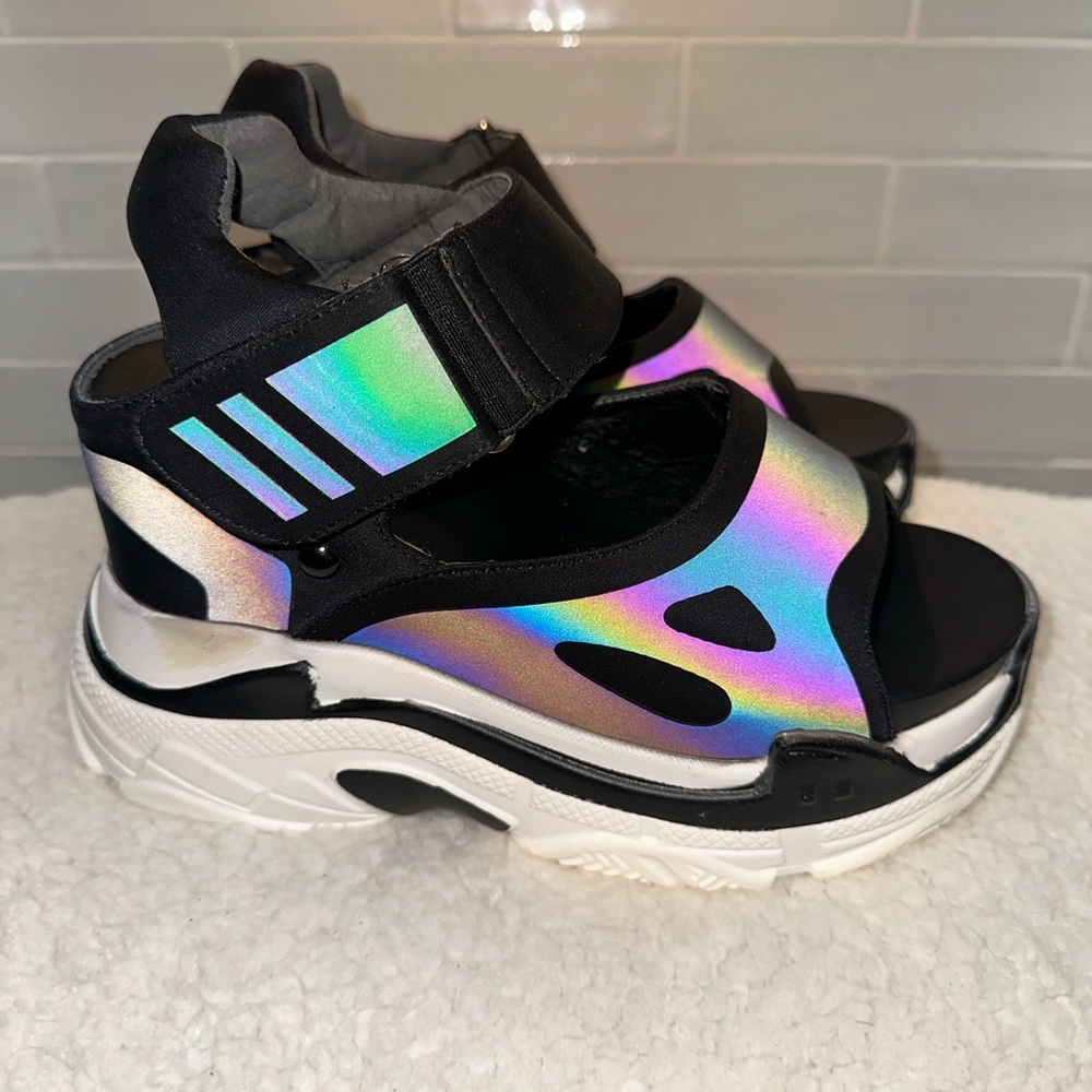 Holographic Platform Sandals - Picture 4 of 7